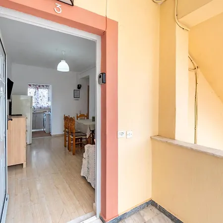 Lotus 3 Apartment