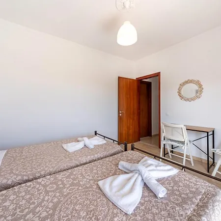 Lotus 3 Apartment